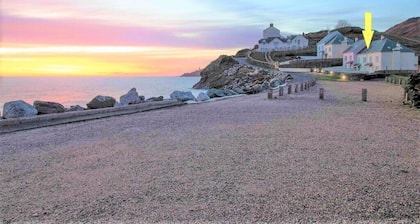 Beachside family house sleeps 8 pet friendly