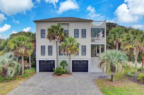 Exterior - 13 57th Avenue by AvantStay | Rooftop, Decks + Pool! (Isle of Palms)
