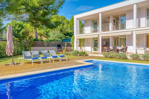 Holiday Villa “Casa Suca” with Garden, Pool, Terraces & WiFi; Parking Available