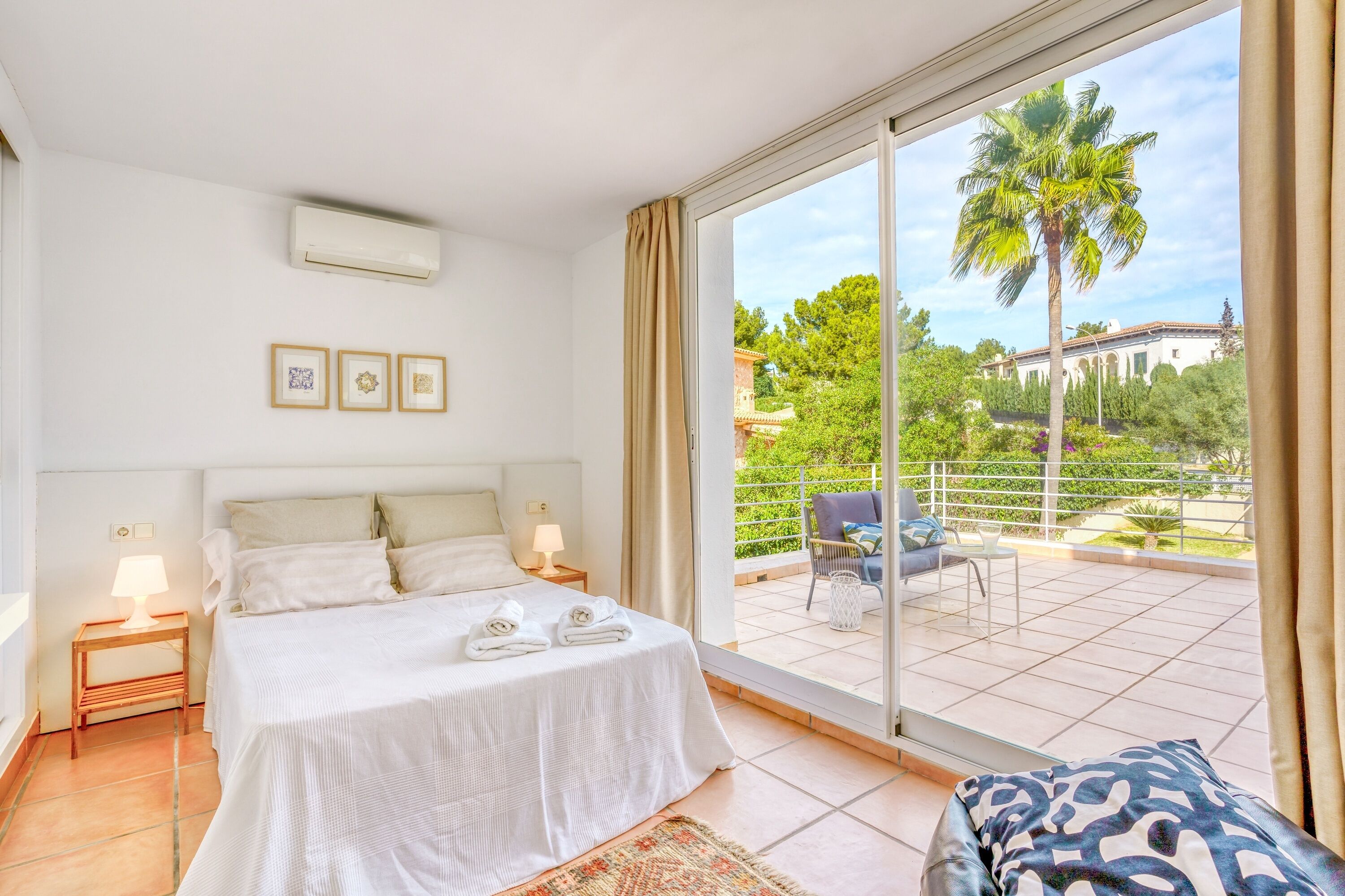 4 slaapkamers, een strijkplank/strijkijzer, gratis wifi, beddengoed