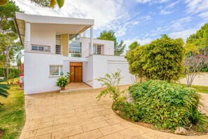 Exterior - Holiday Villa “Casa Suca” with Garden, Pool, Terraces & WiFi; Parking Available (Santa Ponsa)