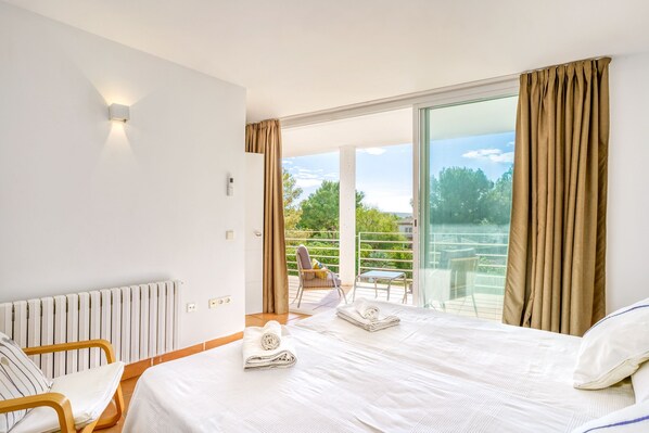 4 dormitorios, tabla de planchar con plancha, wifi gratis y ropa de cama