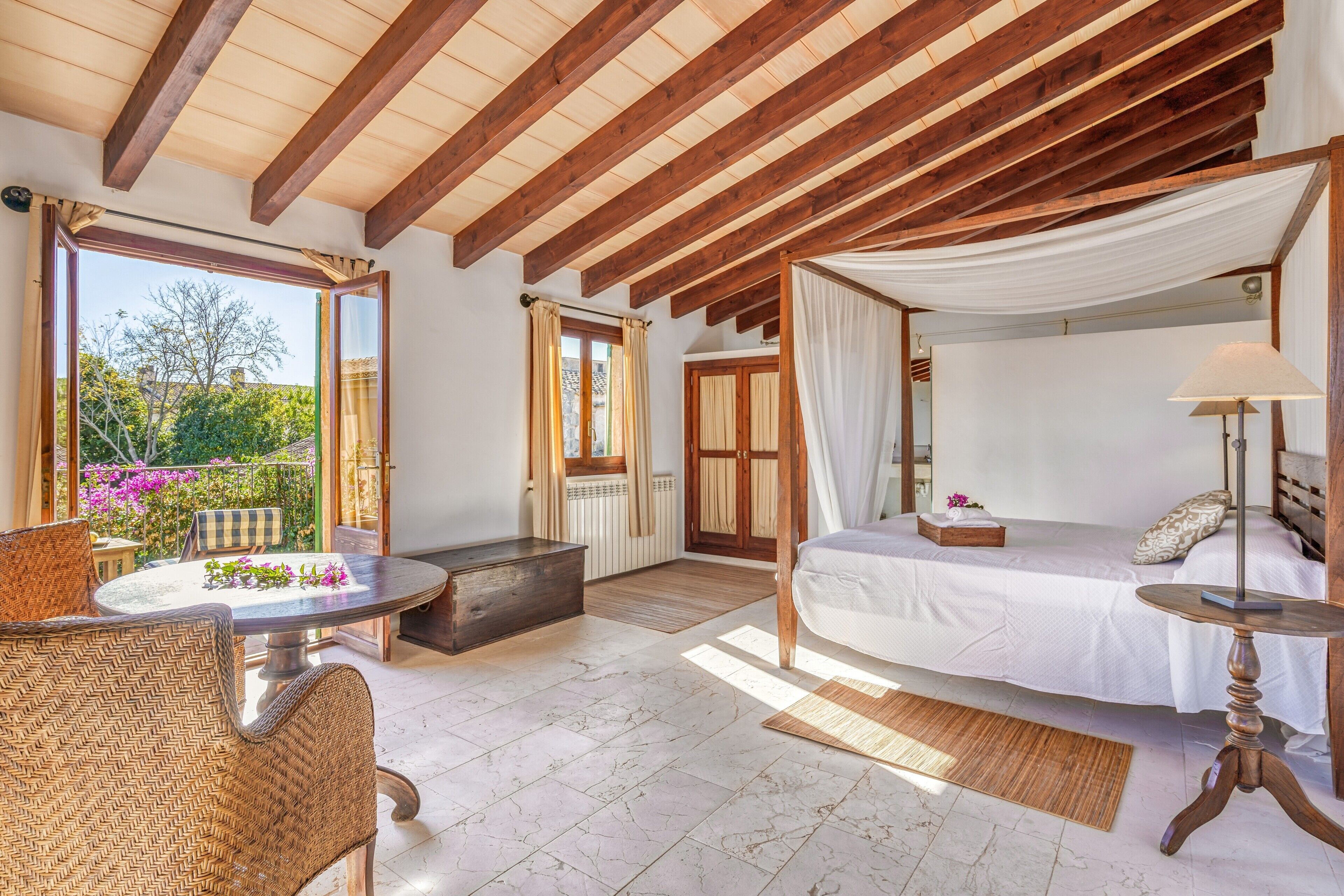 6 habitaciones, tabla de planchar con plancha y wifi gratis 