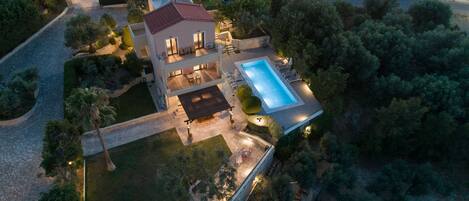 المنشأة من الخارج