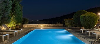 Panoramic sea views! Full privacy and only 4km away from the beach and the city!