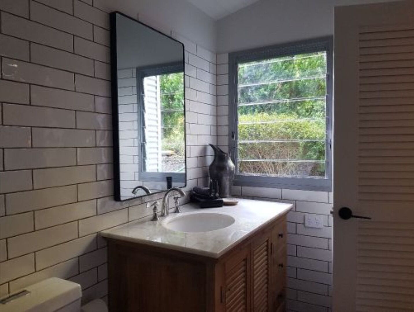 淋浴设施、大花洒淋浴喷头、毛巾、肥皂