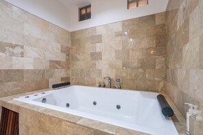 Douche, sèche-cheveux