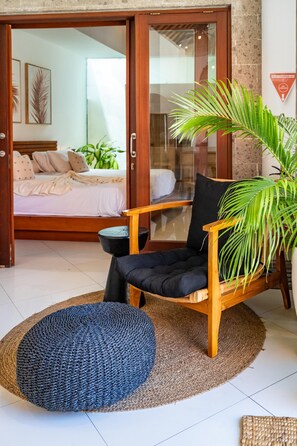 4 bedrooms, desk, iron/ironing board, WiFi