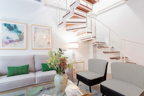 Appartement (2 Bedrooms) | Salle de séjour | Télévision à écran plat de 32 pouces avec chaînes par câble, télévision