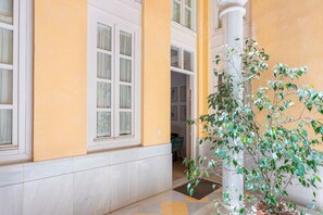 Apartment (2 Bedrooms) | Property entrance