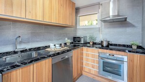 Căn hộ (2 Bedrooms) | Bếp riêng