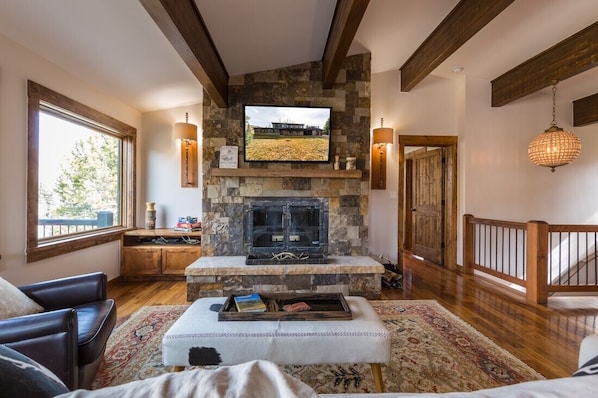 Smart TV, fireplace, DVD player