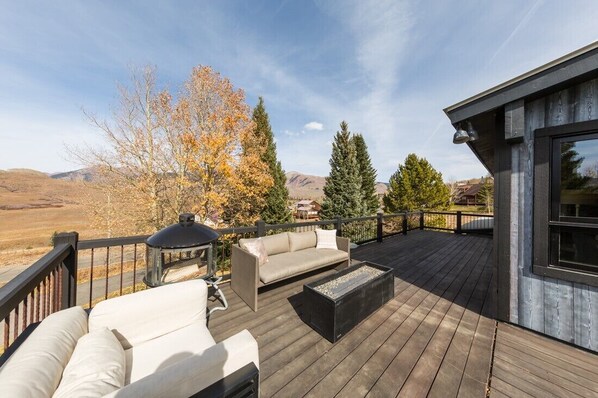 Terrace/patio - Beautiful Home in Mt. Crested Butte, with a Private Hot Tub and Amazing Views! (Mt. Crested Butte)