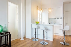 Appartement (2 Bedrooms) | Cuisine privée | Réfrigérateur, micro-ondes, four, lave-vaisselle