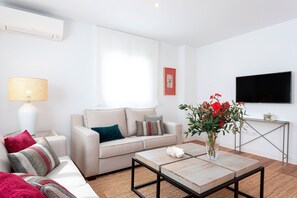 Apartment (2 Bedrooms) | Living area