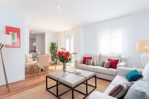 Lejlighed (2 Bedrooms) | Opholdsområde | Tv