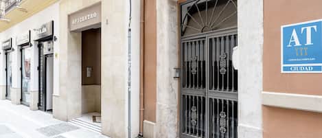 Apartment (1 Bedroom) | Exterior