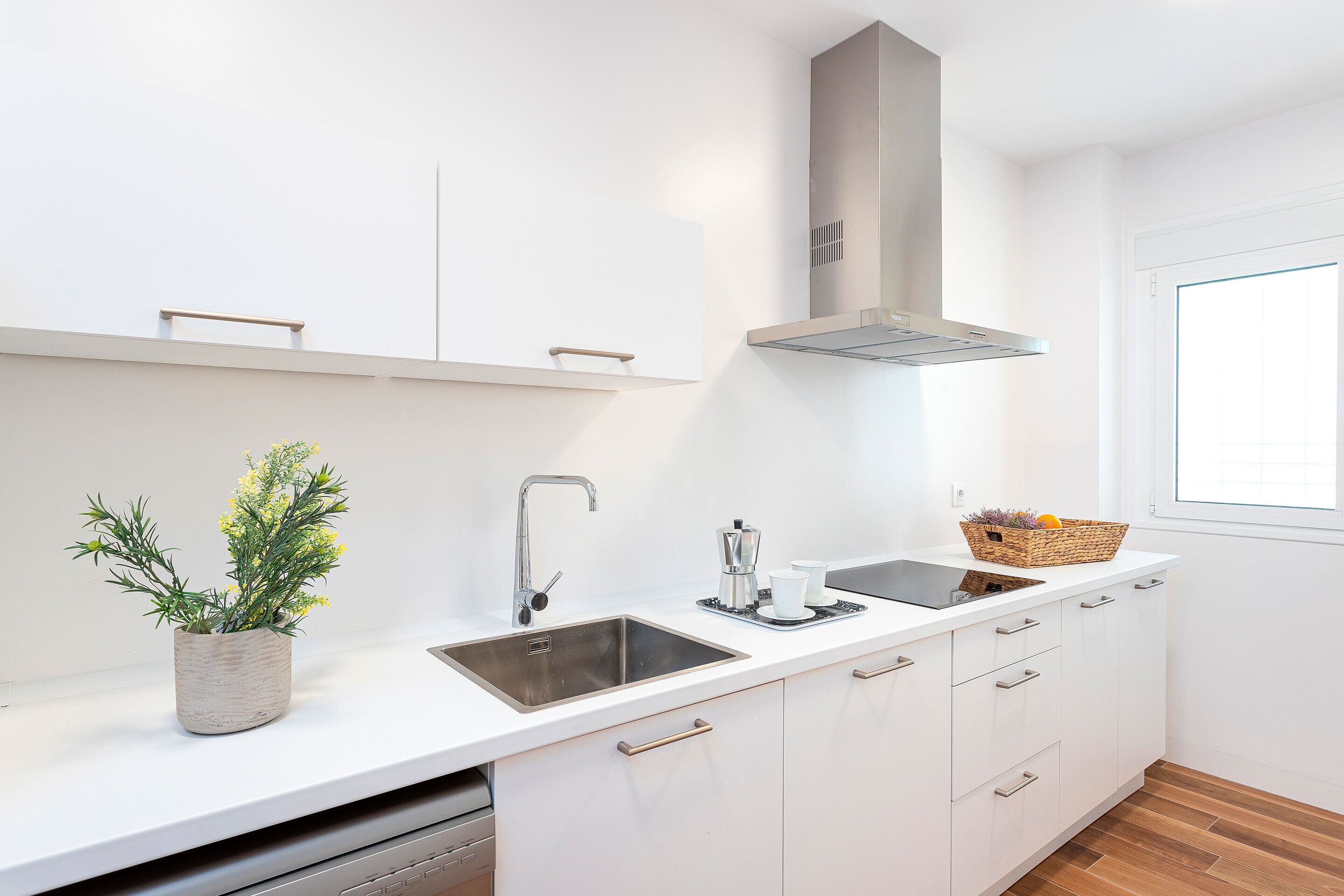 Apartment (3 Bedrooms) | Private kitchen | Fridge, microwave, oven, stovetop