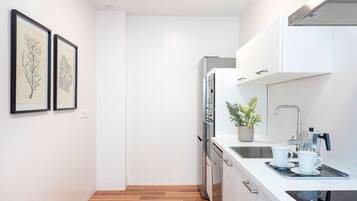 Leilighet (3 Bedrooms) | Eget kjøkken | Kjøleskap, mikrobølgeovn, ovn og kokeplater