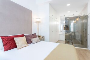 Apartment (2 Bedrooms) | 2 bedrooms, desk, free WiFi, bed sheets