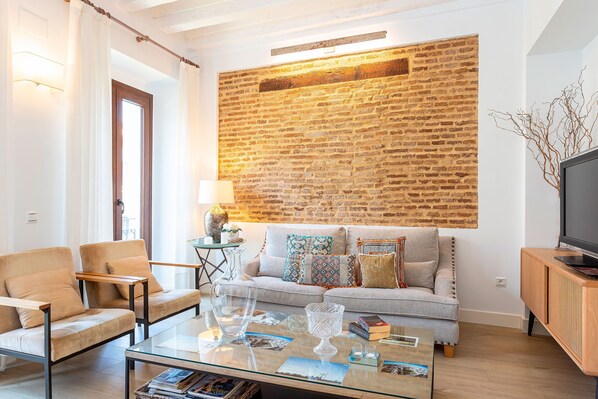 Apartment (2 Bedrooms) | Living area | TV