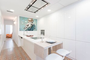 Apartment (2 Bedrooms) | Private kitchen | Full-size fridge, oven, stovetop, dishwasher