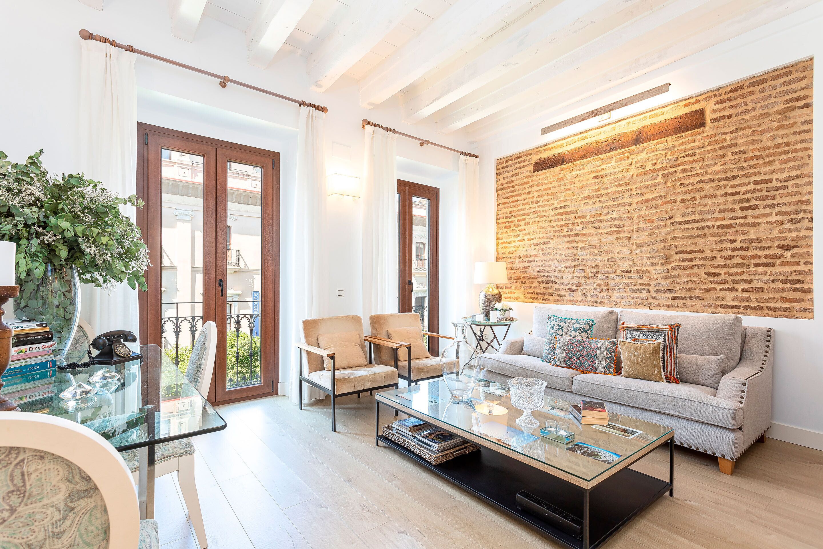 Apartment (2 Bedrooms) | Wohnbereich | Fernseher