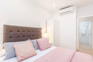 Apartment (2 Bedrooms) | 2 bedrooms, iron/ironing board, bed sheets