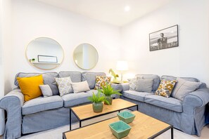 Apartment (2 Bedrooms) | Living area