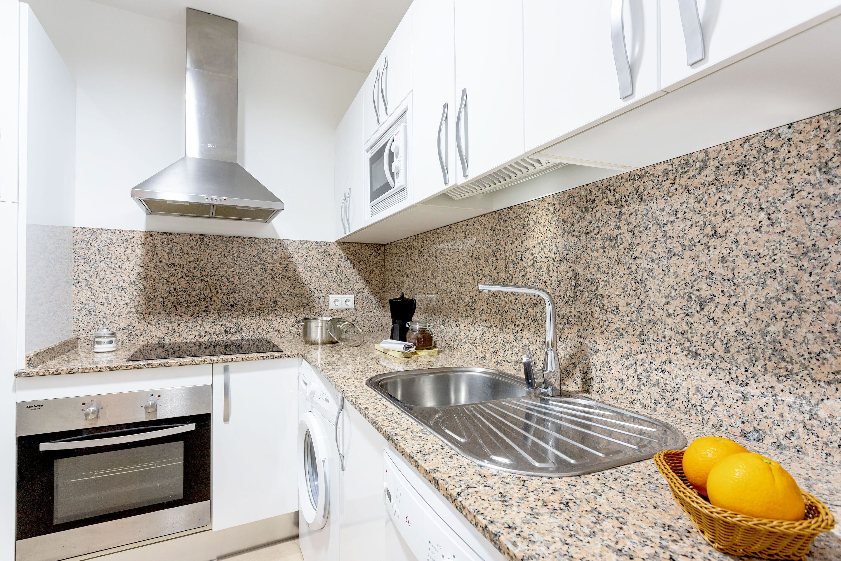 Apartment (2 Bedrooms) | Private kitchen | Fridge, microwave, oven, stovetop
