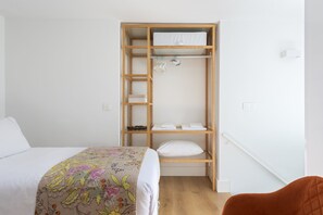 1 bedroom, bed sheets - Beautiful Penthouse Located in a Classic Building in the Heart of Seville - Entretejas II (Seville)