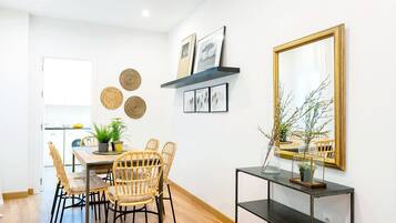 Apartment (2 Bedrooms) | In-room dining