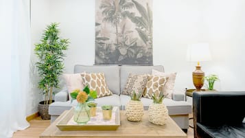 Apartamento (2 Bedrooms) | Área de estar | TV