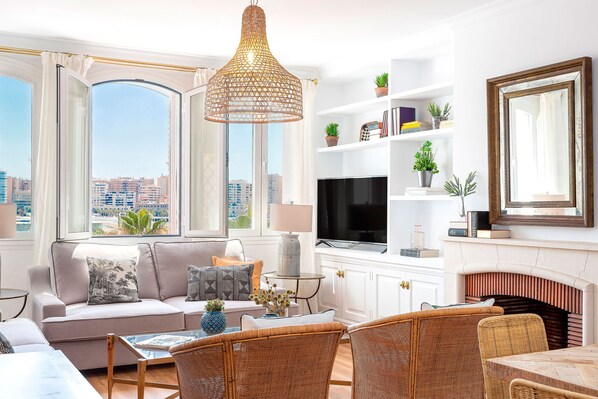 Appartement (2 Bedrooms) | Coin séjour | Télévision