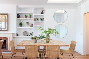 Apartment (2 Bedrooms) | In-room dining