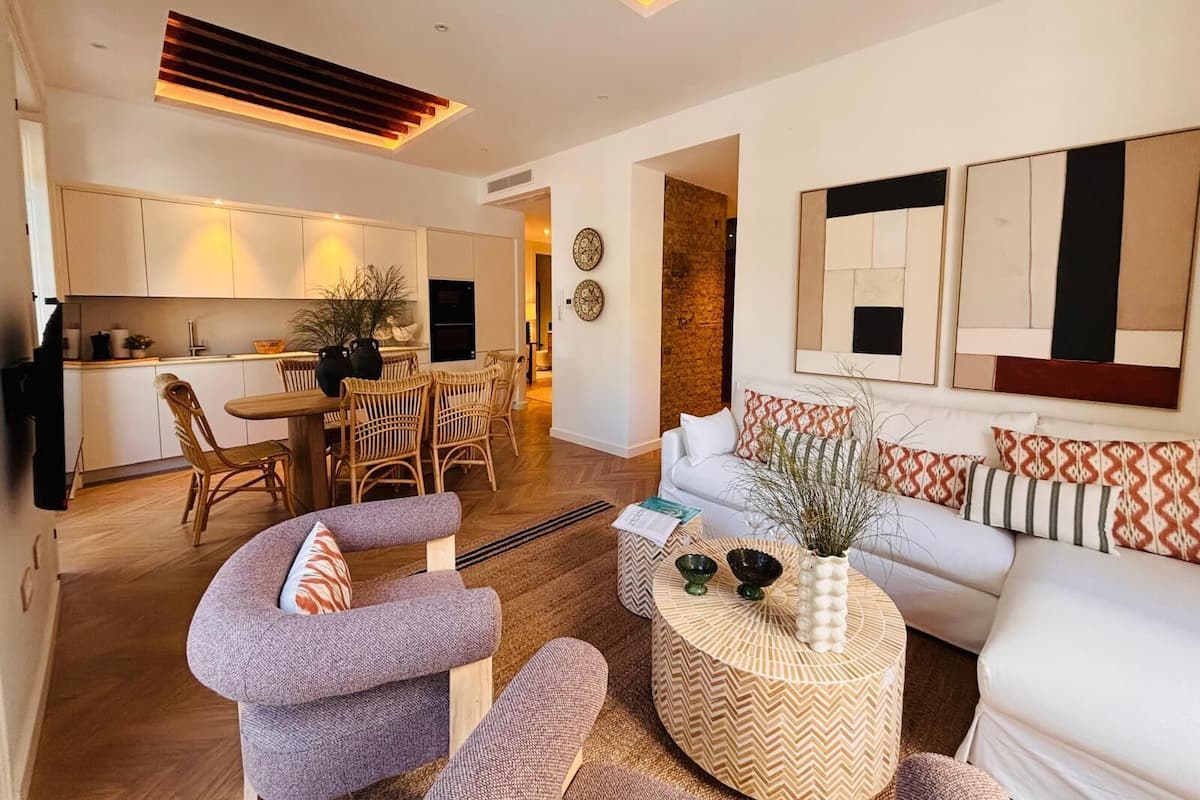 Căn hộ (3 Bedrooms) | Khu phòng khách | TV