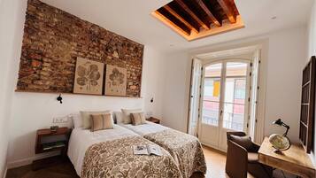 Apartment (3 Bedrooms) | 2 bedrooms, desk, iron/ironing board, free WiFi