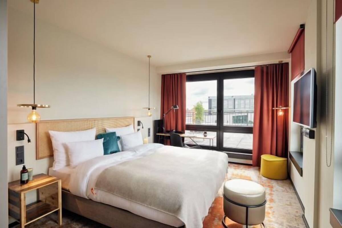 Hypo-allergenic bedding available, in-room safe, desk, blackout drapes