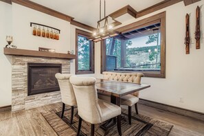 Condo, 2 Bedrooms | Dining