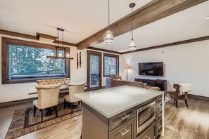 Condo, 2 Bedrooms | Interior