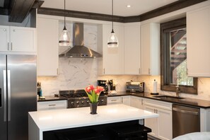 Condo, 2 Bedrooms | Private kitchen