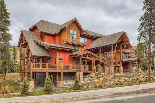 Condo, 2 Bedrooms | Exterior