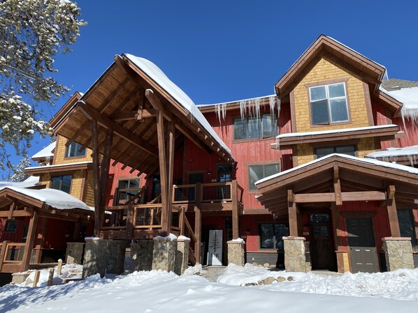 Condo, 2 Bedrooms | Exterior