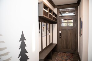 Condo, 2 Bedrooms | Interior