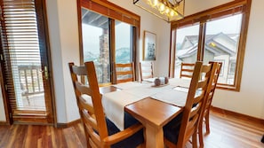 Condo, 2 quartos | Cozinha privada | Geladeira, micro-ondas, fogão, lava-louças