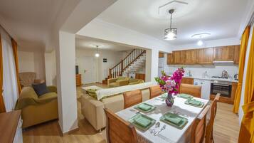 Vila Deluks, 4 kamar tidur | Makan di kamar