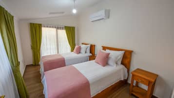 4 bedrooms, in-room safe, desk, iron/ironing board