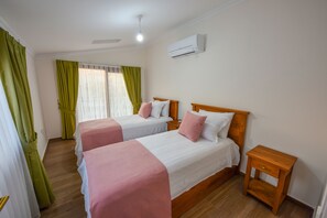 4 bedrooms, in-room safe, desk, iron/ironing board - Infinity Rainbow Villa (Fethiye)