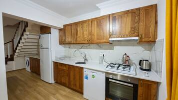 Deluxe Villa, 4 Bedrooms | Private kitchen | Full-sized fridge, microwave, oven, stovetop