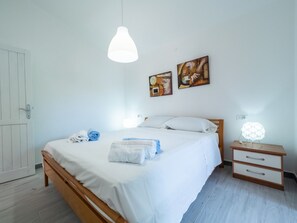 4 bedrooms, in-room safe, iron/ironing board, travel crib